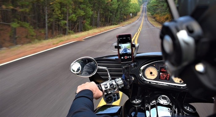 Handy am Motorrad: Apps und Zubehör für Dein Biker-Leben!